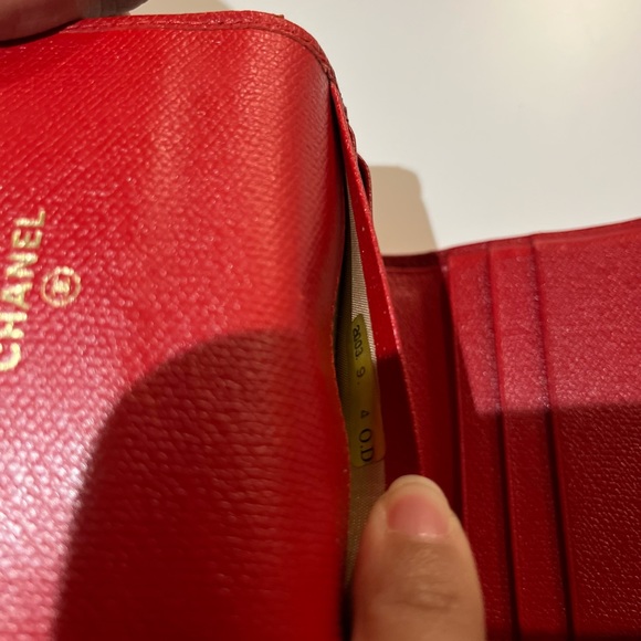 Chanel Red Wallet with date code - Picture 2 of 10